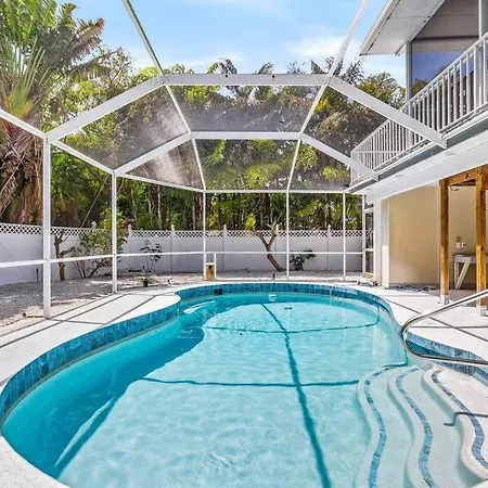 Isla Living, 3 Bed, Canal, Pool
